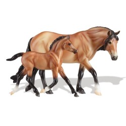 Breyer Classics - Set Yegua Bahía Dartmoor y Potro